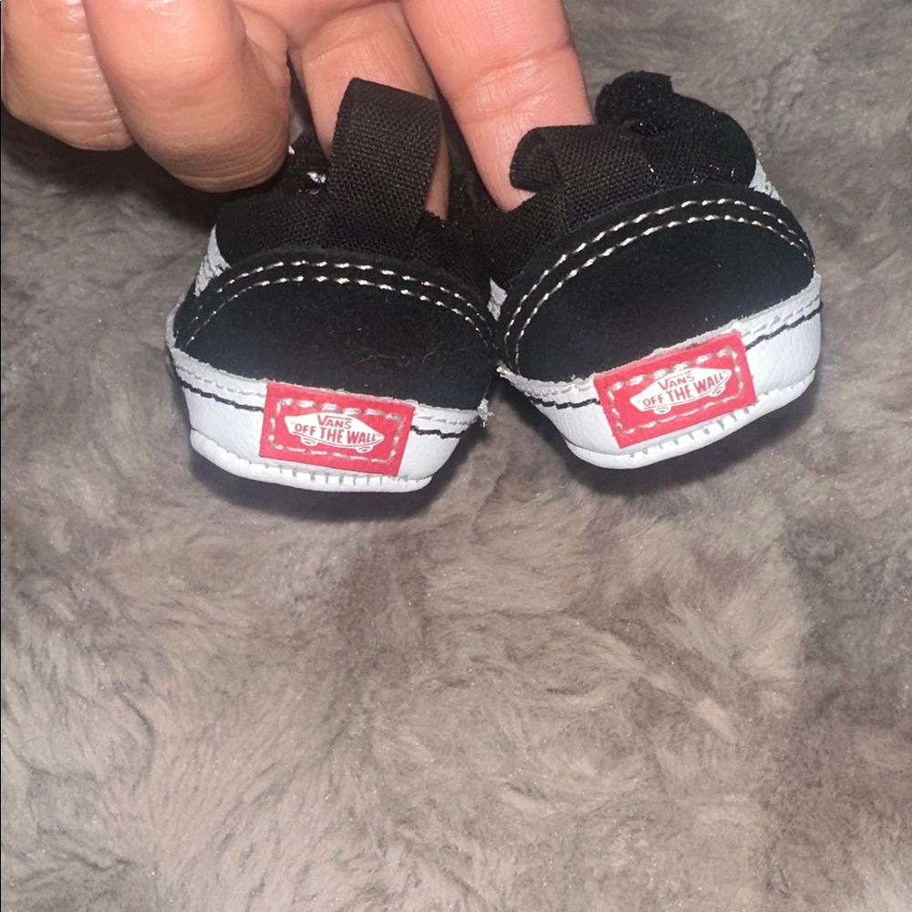 Vans Old Skool Crib Infant Baby Stylish Black and White Kids Shoes - Picture 3 of 5